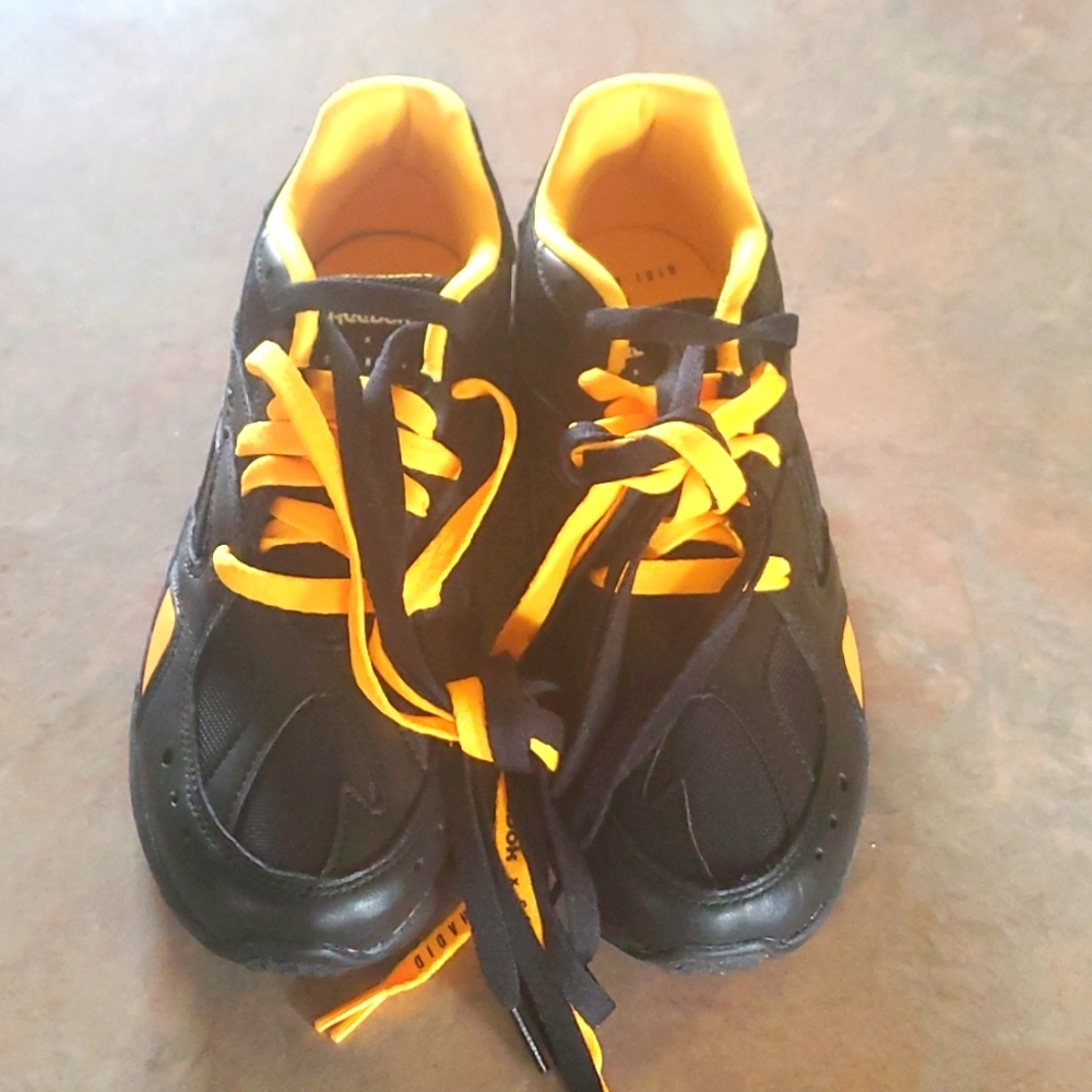 Unisex Reebok Gigi Hadid, size 5, never worn, without box